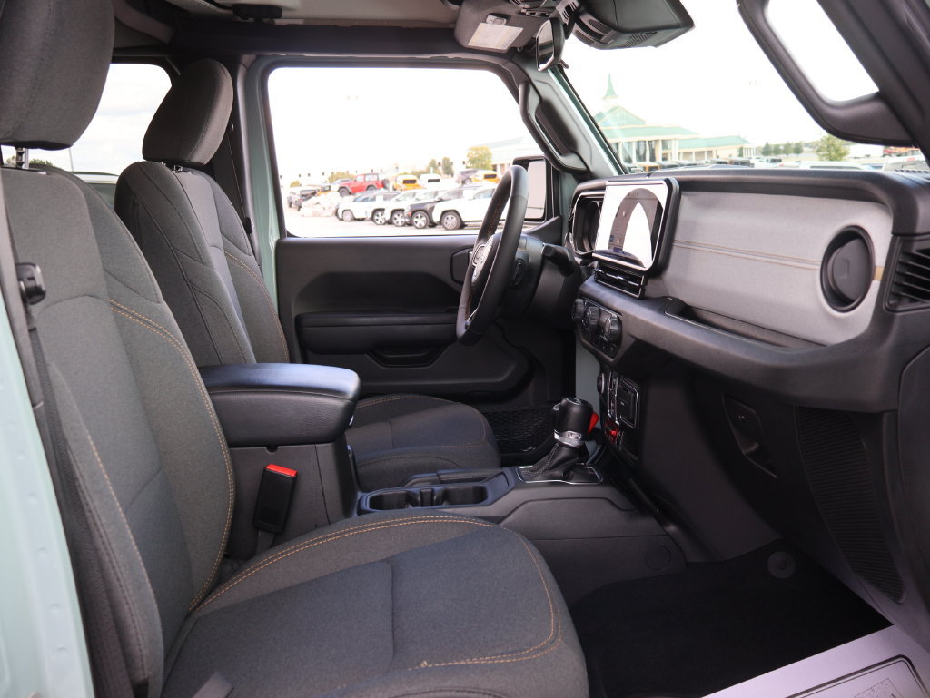 Used 2024 Jeep Wrangler Unlimited AWD/4WD image 8