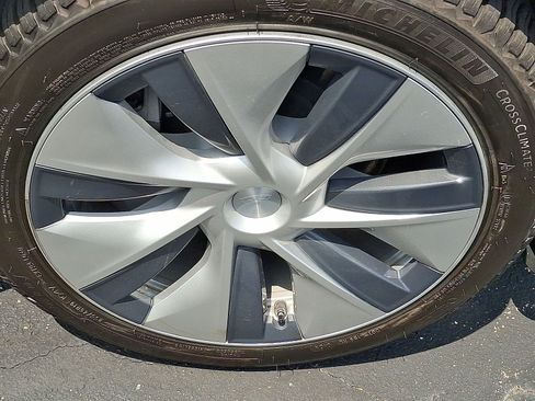 Used 2023 Tesla Model Y Long Range AWD/4WD image 27