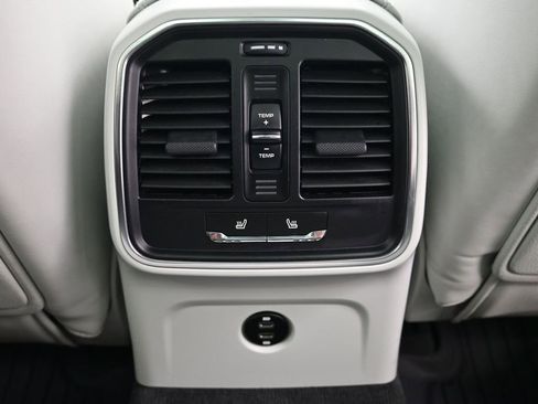 Certified 2024 Porsche Macan AWD/4WD image 8