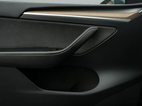 Used 2024 Tesla Model Y Long Range image 26