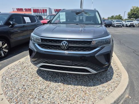Used 2024 Volkswagen Taos SE FWD image 2