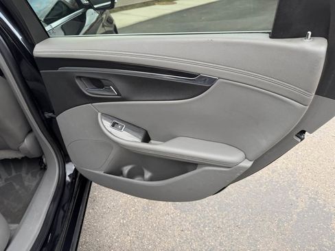 Used 2016 Chevrolet Impala LT w/ Convenience Package image 17