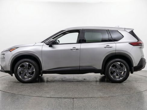 Used 2025 Nissan Rogue SV FWD image 5