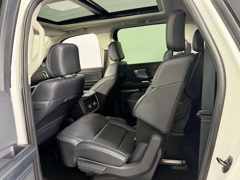 Used 2025 Ford Expedition Platinum w/ Driver's Package AWD/4WD image 24