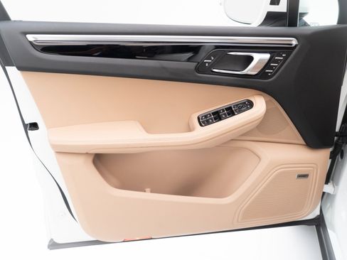 Certified 2019 Porsche Macan image 20