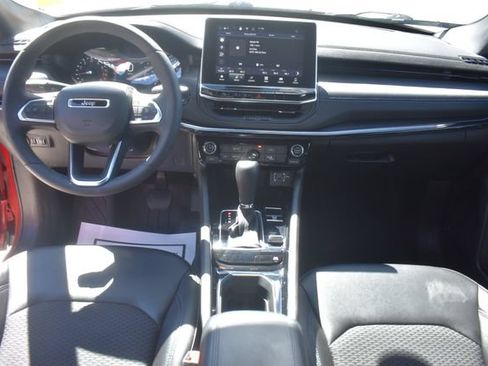 Used 2025 Jeep Compass Latitude w/ Altitude Special Edition AWD/4WD image 18