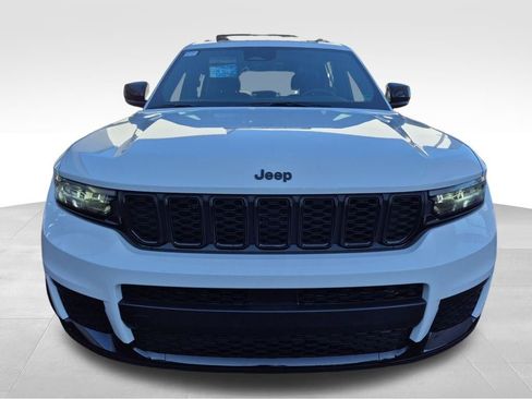 Used 2025 Jeep Grand Cherokee L Altitude image 8