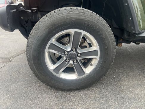 Used 2022 Jeep Wrangler Unlimited Sahara w/ Cold Weather Group image 30