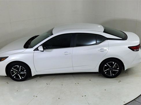 Used 2024 Nissan Sentra SV image 16