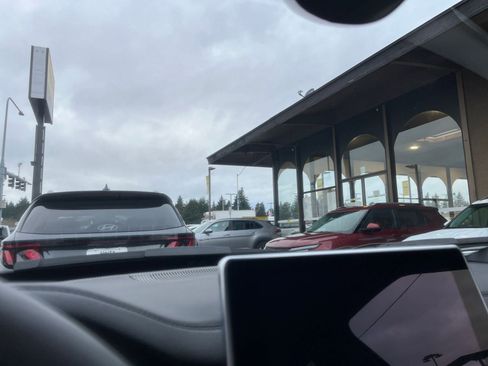 Used 2025 Jeep Compass Limited image 17