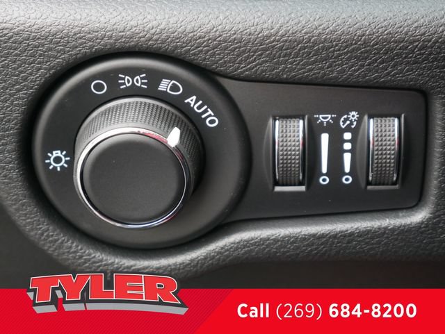 New 2027 Chrysler Pacifica Select FWD image 23