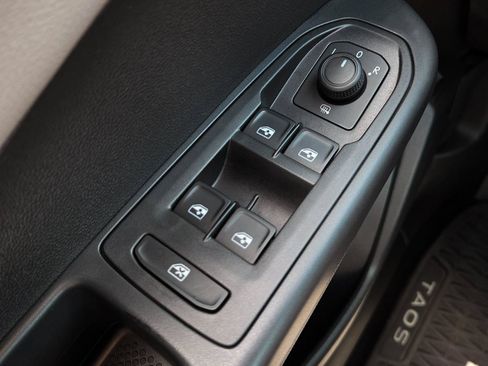 Certified 2022 Volkswagen Taos SE AWD/4WD image 16