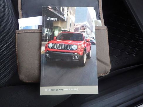Used 2016 Jeep Renegade Latitude FWD image 26