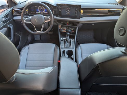 Used 2025 Volkswagen Jetta SE w/ Sunroof Package image 23