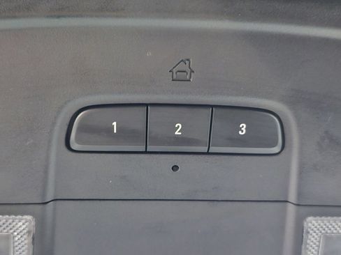 Used 2022 Chevrolet Traverse LT FWD image 24