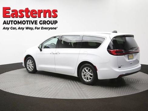 Used 2023 Chrysler Pacifica Touring-L FWD image 64