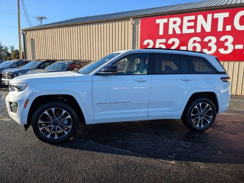 Used 2024 Jeep Grand Cherokee Overland w/ Luxury Tech Group IV image 3