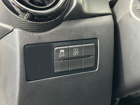 Used 2017 Toyota Yaris iA image 25