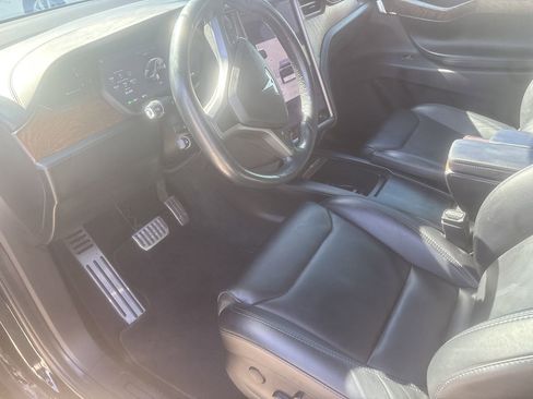 Used 2018 Tesla Model X 75D image 10