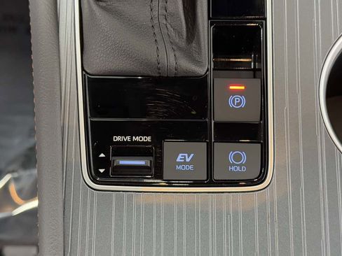 Used 2024 Toyota Sienna XSE image 27