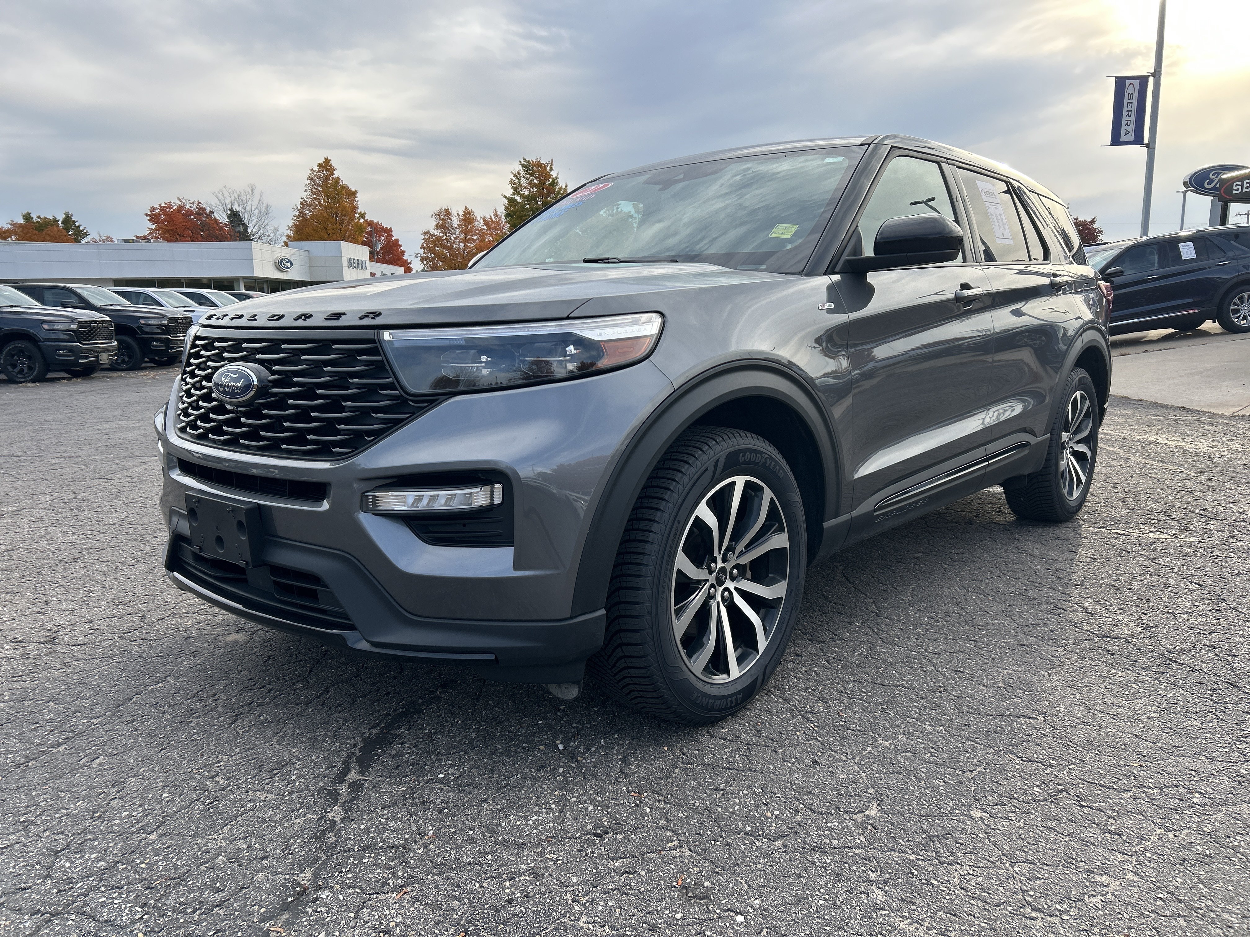 Used 2022 Ford Explorer ST-Line w/ Class IV Trailer Tow Package AWD/4WD image 7