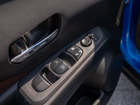 Used 2021 Nissan Kicks SR image 11