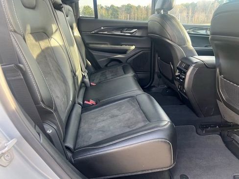 Used 2023 Jeep Grand Cherokee Altitude image 7