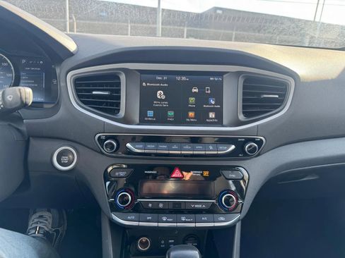 Used 2019 Hyundai Ioniq Plug-In Hybrid image 19
