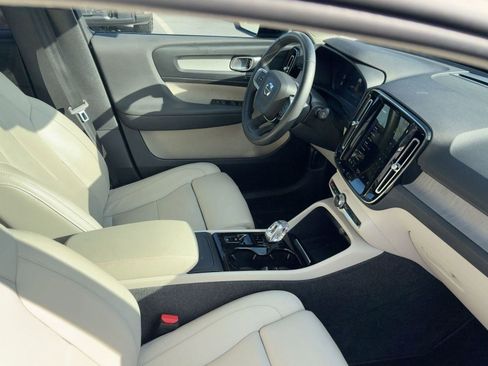 Certified 2024 Volvo XC40 B5 Plus image 30