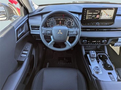 New 2025 Mitsubishi Outlander ES image 15