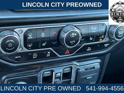 Used 2022 Jeep Gladiator Rubicon w/ Cold Weather Group image 19