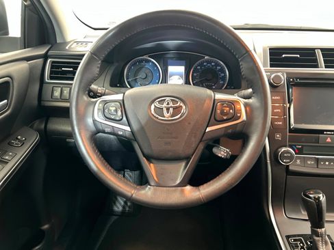 Used 2017 Toyota Camry XLE w/ Moonroof Package FWD image 13