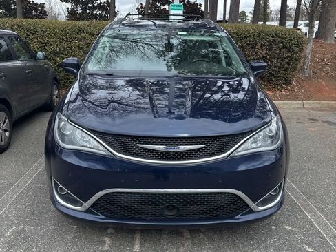 Used 2019 Chrysler Pacifica Touring-L Plus w/ Advanced Safetytec Group image 3