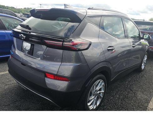 Used 2023 Chevrolet Bolt EUV LT w/ Driver Confidence Package FWD image 3