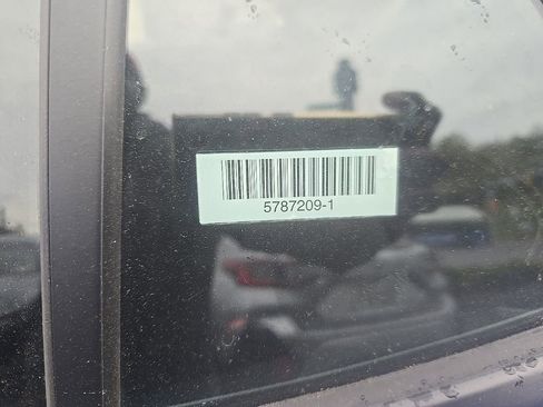 Used 2025 Hyundai Venue SEL FWD image 9