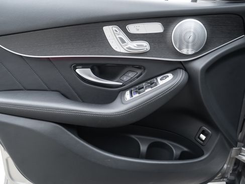 Used 2020 Mercedes-Benz GLC 300 4MATIC image 17