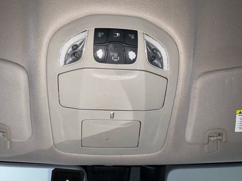 Used 2018 Chrysler Pacifica Touring-L Plus FWD image 21