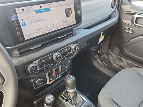 Used 2025 Jeep Wrangler Sport image 21