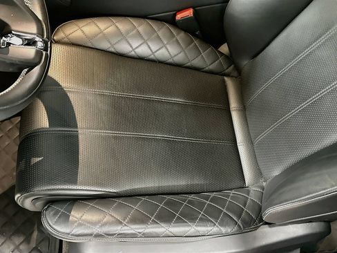 Used 2018 Bentley Bentayga AWD/4WD image 21