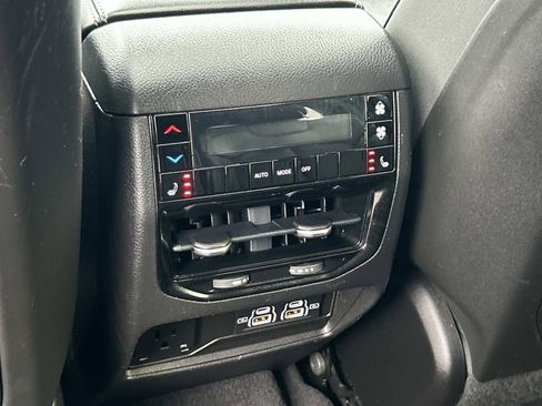 Used 2022 Jeep Grand Cherokee L Limited image 20