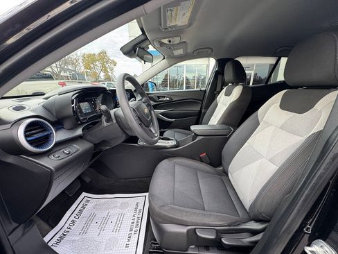 Used 2025 Chevrolet Trax LS w/ LS Convenience Package image 10