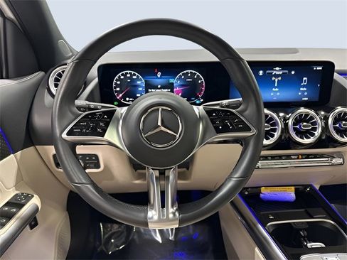 Used 2025 Mercedes-Benz GLA 250 4MATIC image 18