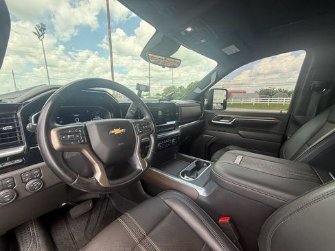 Used 2024 Chevrolet Silverado 2500 High Country w/ High Country Premium Package AWD/4WD image 17