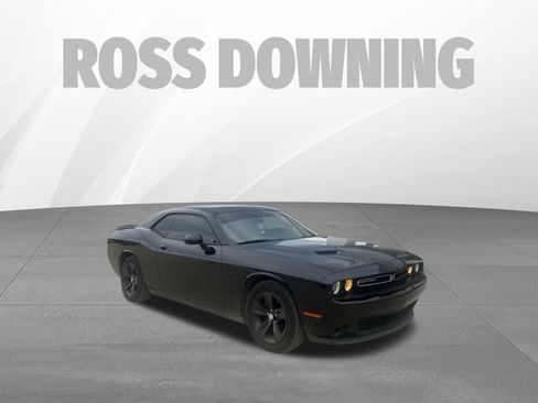 Used 2019 Dodge Challenger SXT RWD image 3