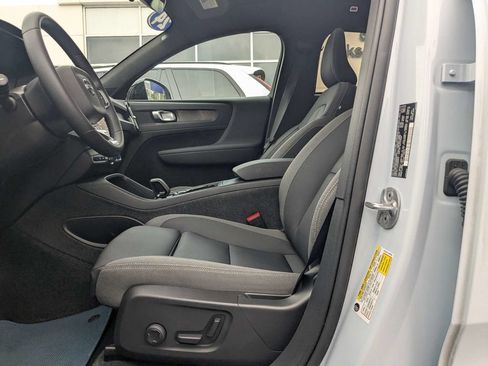 Used 2024 Volvo C40 Recharge Core AWD/4WD image 2