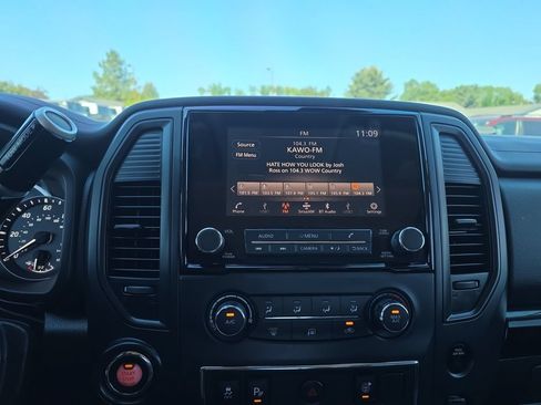 Used 2023 Nissan Titan SV AWD/4WD image 21