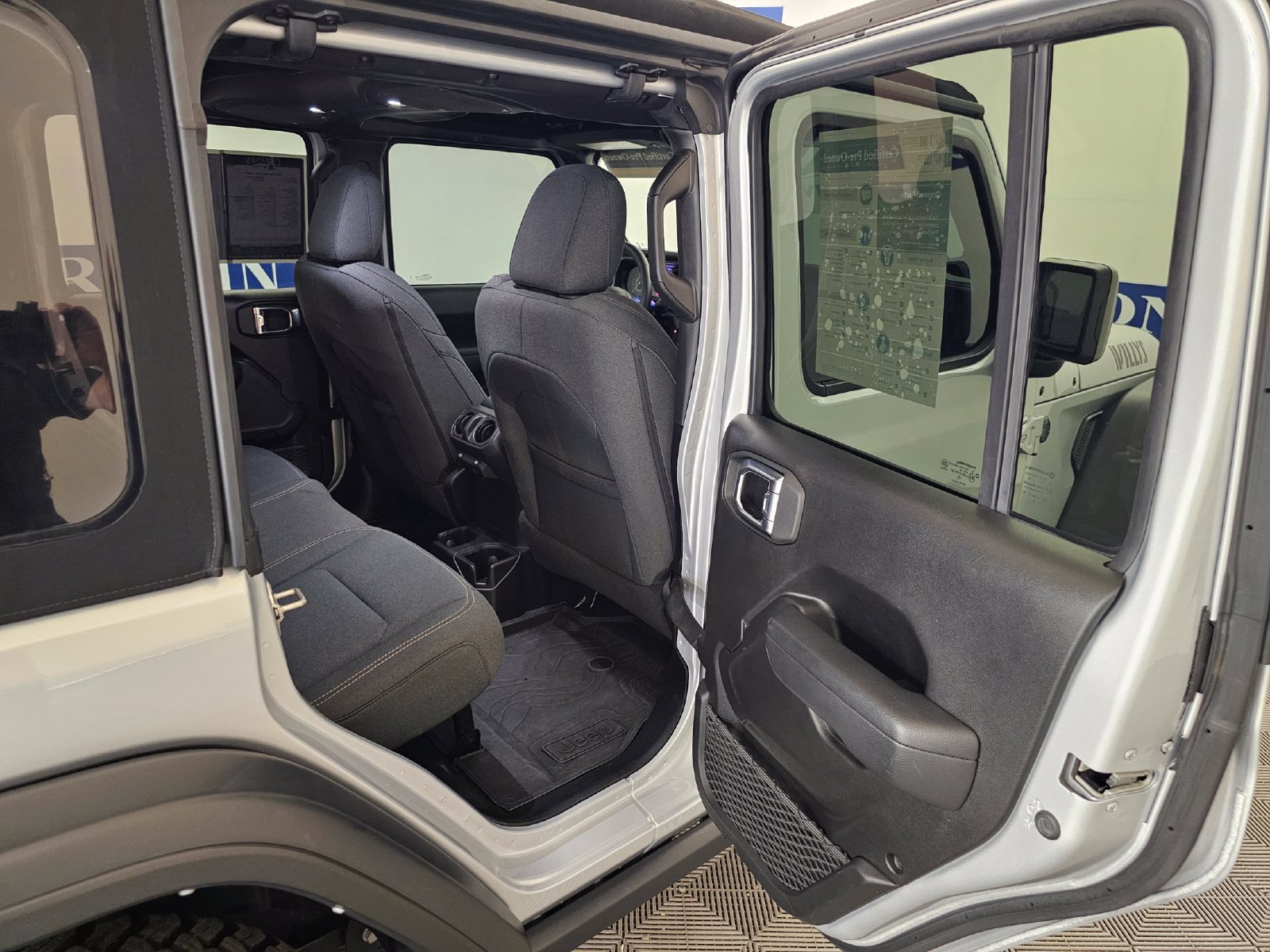 Used 2024 Jeep Wrangler Unlimited Sport AWD/4WD image 22