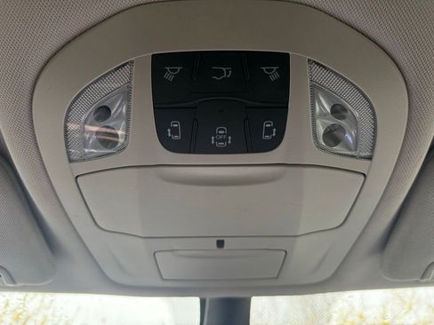 Used 2024 Chrysler Pacifica Touring-L image 33
