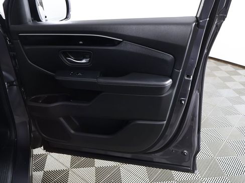 Used 2025 Honda Pilot EX-L image 23