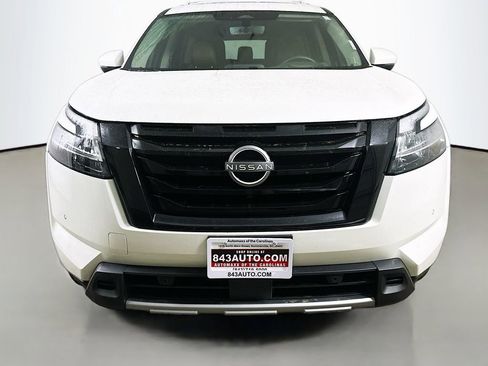 Used 2024 Nissan Pathfinder Platinum image 2